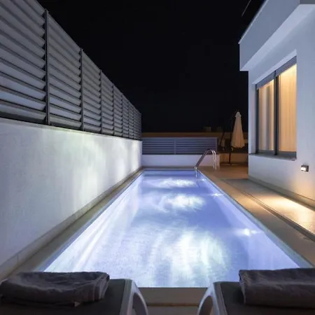 Sunny Lux 2 In By Guide Villa *