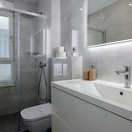 Sunny Lux 2 In By Guide